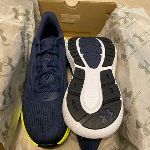 Under Armour Men's Navy Athletic Sneakers with Neon. UA Charged Rogue 5.